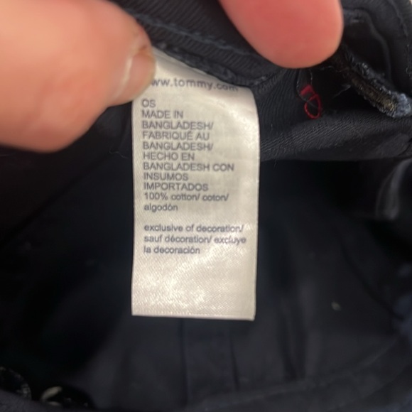 Tommy Hilfiger hat - Picture 4 of 6